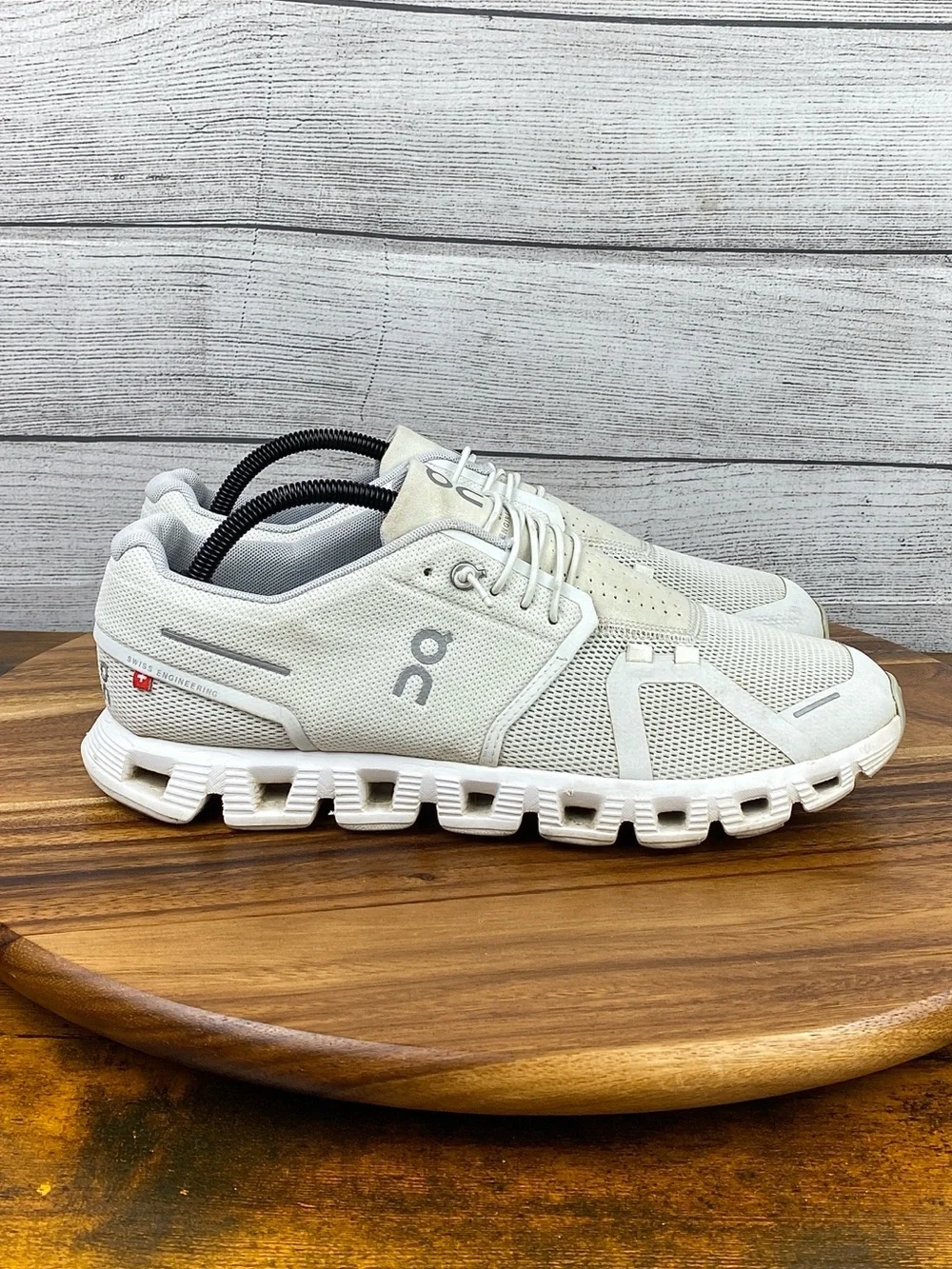 ON Running Cloud 5 White Slip On Lifestyle Shoes Women’s Sneaker Size 11